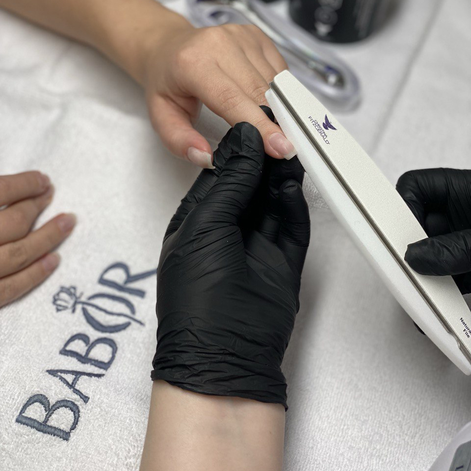 Пилочный маникюр